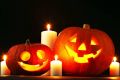 Ausgehöhlte, beleuchtete Kürbisse gehören in jedem Fall zu Halloween © yellowj, Fotolia