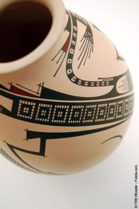 Wer es schlichter mag, für den sind die eher tonal gestalteten Keramiken eine attraktive Alternative, © TRE Wheeler, fotolia